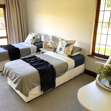 Porterfield Guest House, Champagne Valley Buitenkant foto