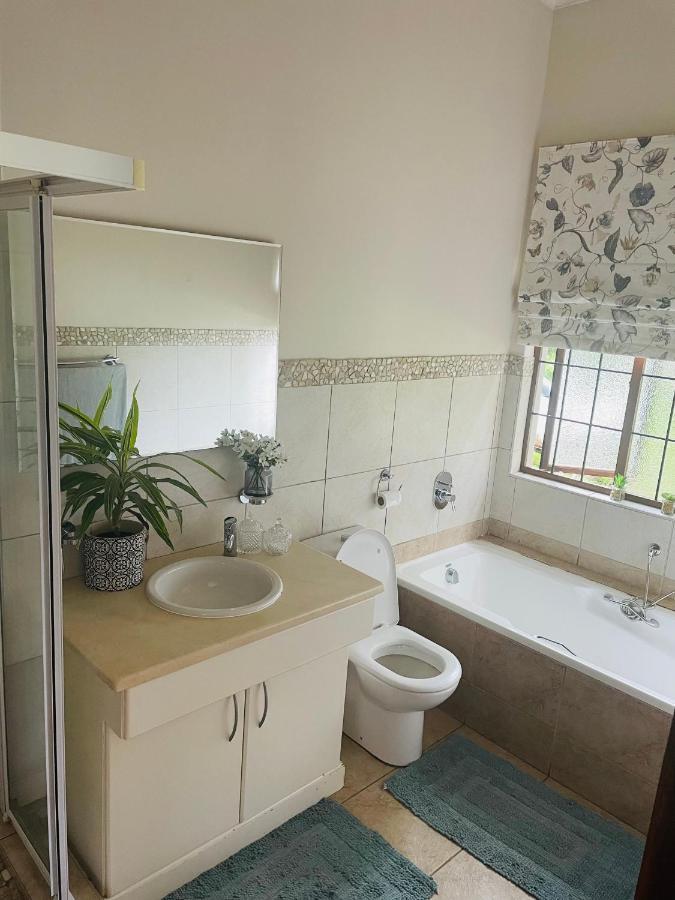 Porterfield Guest House, Champagne Valley Buitenkant foto