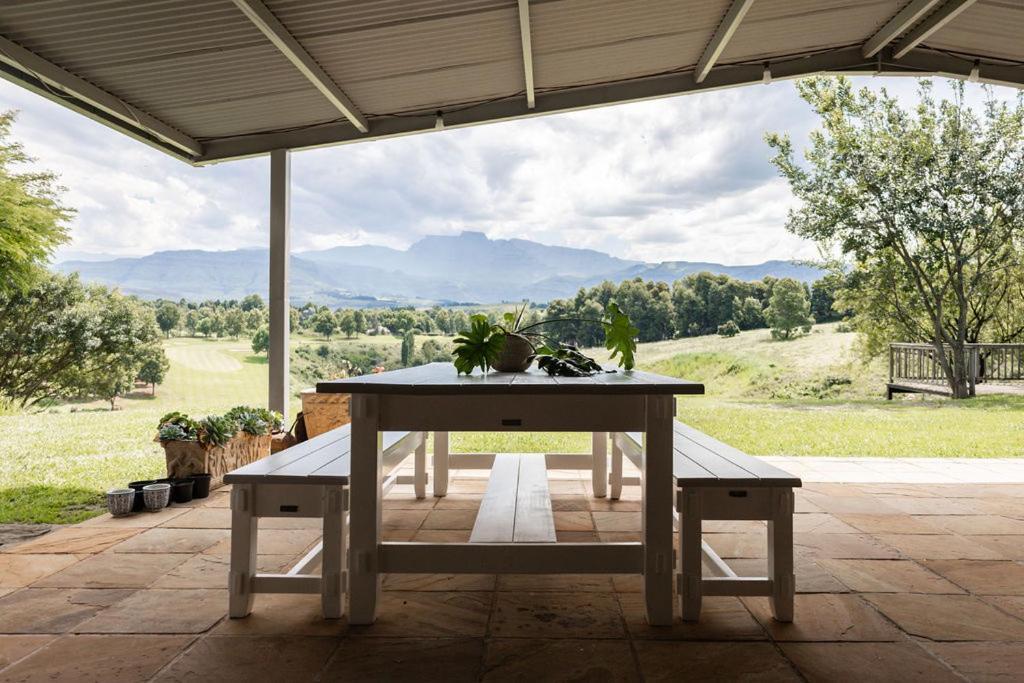 Porterfield Guest House, Champagne Valley Buitenkant foto