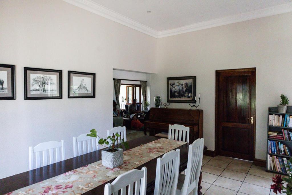 Porterfield Guest House, Champagne Valley Buitenkant foto