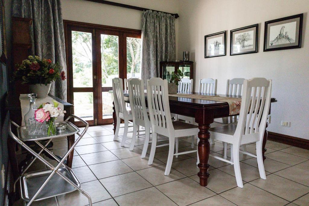 Porterfield Guest House, Champagne Valley Buitenkant foto